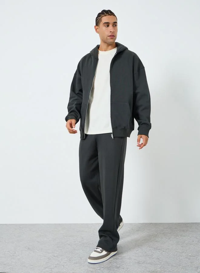 ستايلي طقم من جاكيت بياقة هودي وجوغر وقَصَّة واسعة